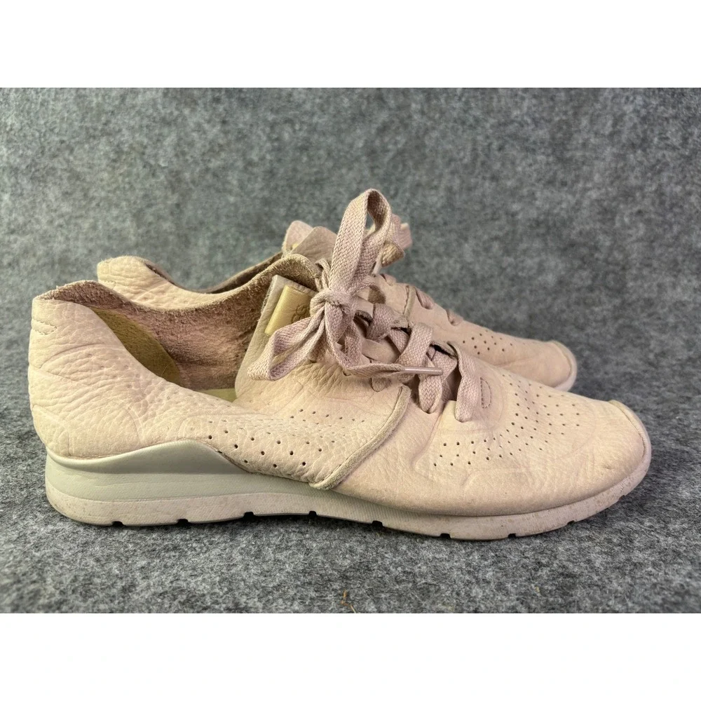 UGG Tye Sneakers Womens‎ 8.5 Pink Leather Perforated Low Top 1016674